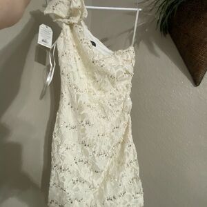 Elegant One-Shoulder Lace Dress